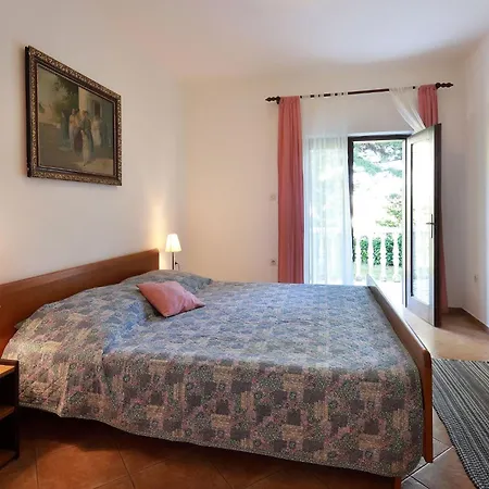 Apartamento Svoboda 2 By Interhome